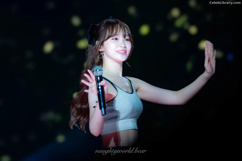 Kim Chaewon 김채원 [Le Sserafim] photo 13 of 2310