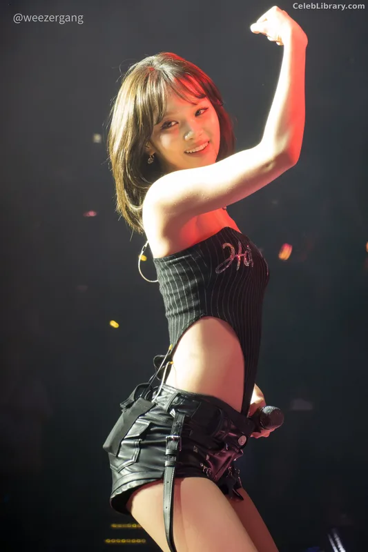 Kim Chaewon 김채원 [Le Sserafim] photo 18 of 2310