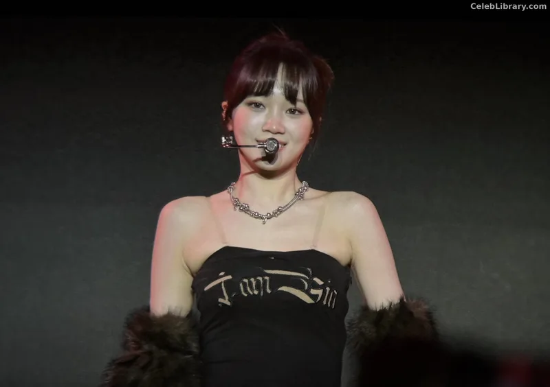 Kim Chaewon 김채원 [Le Sserafim] photo 14 of 2310