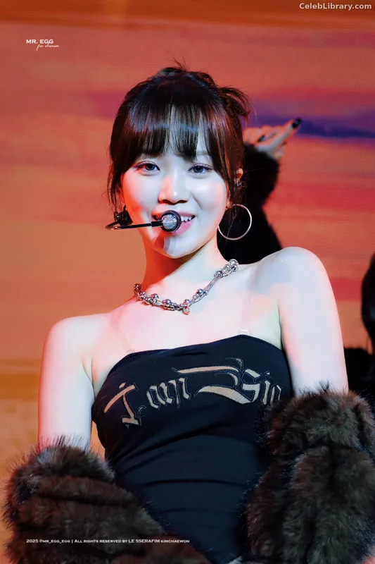 Kim Chaewon 김채원 [Le Sserafim] photo 16 of 2310
