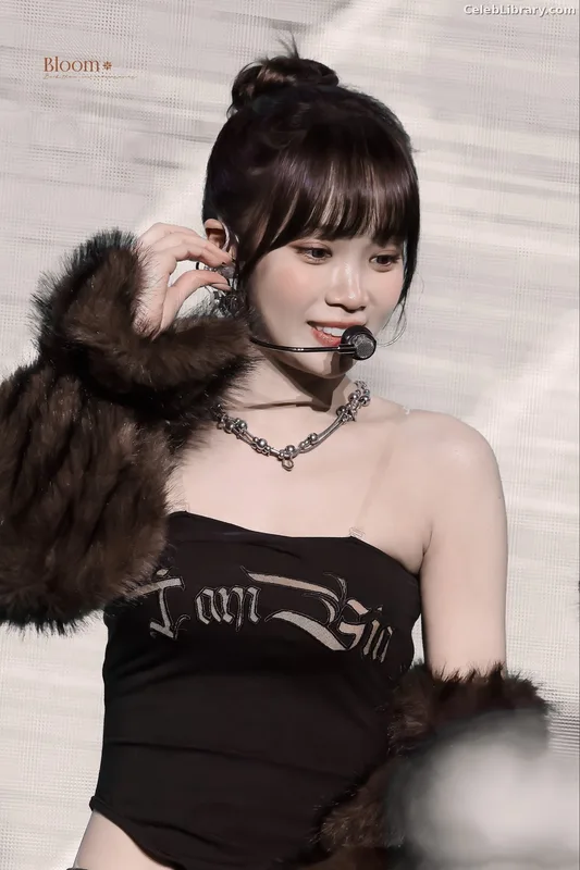 Kim Chaewon 김채원 [Le Sserafim] photo 3 of 2310