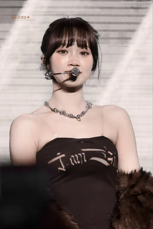 Kim Chaewon 김채원 [Le Sserafim] photo 6 of 2310