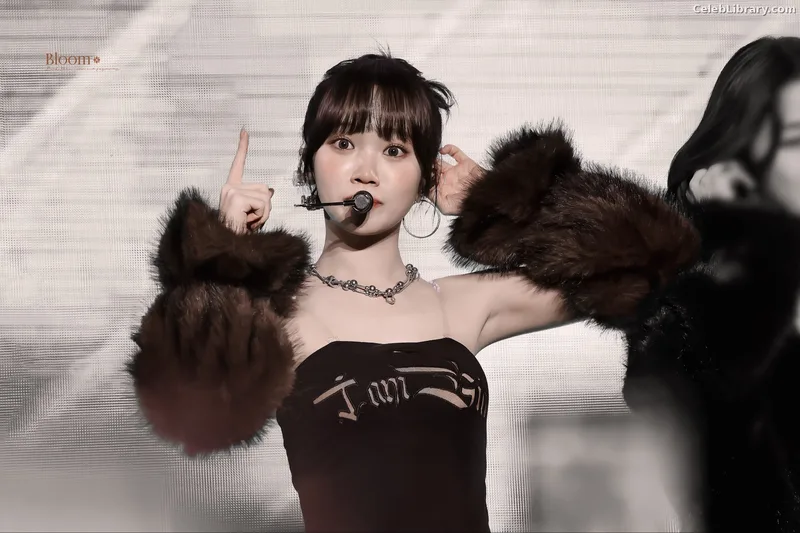 Kim Chaewon 김채원 [Le Sserafim] photo 8 of 2310
