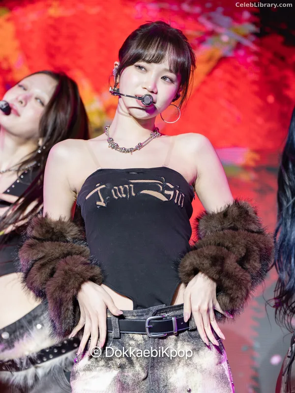 Kim Chaewon 김채원 [Le Sserafim] photo 14 of 2310