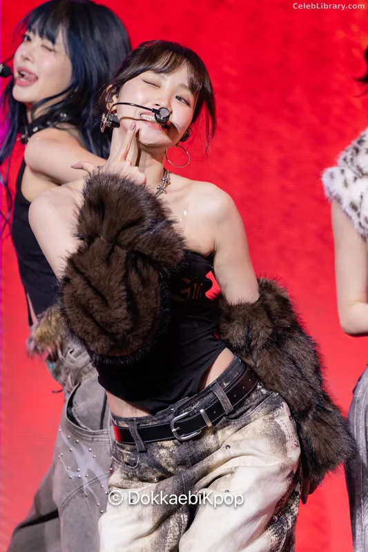Kim Chaewon 김채원 [Le Sserafim] photo 19 of 2310