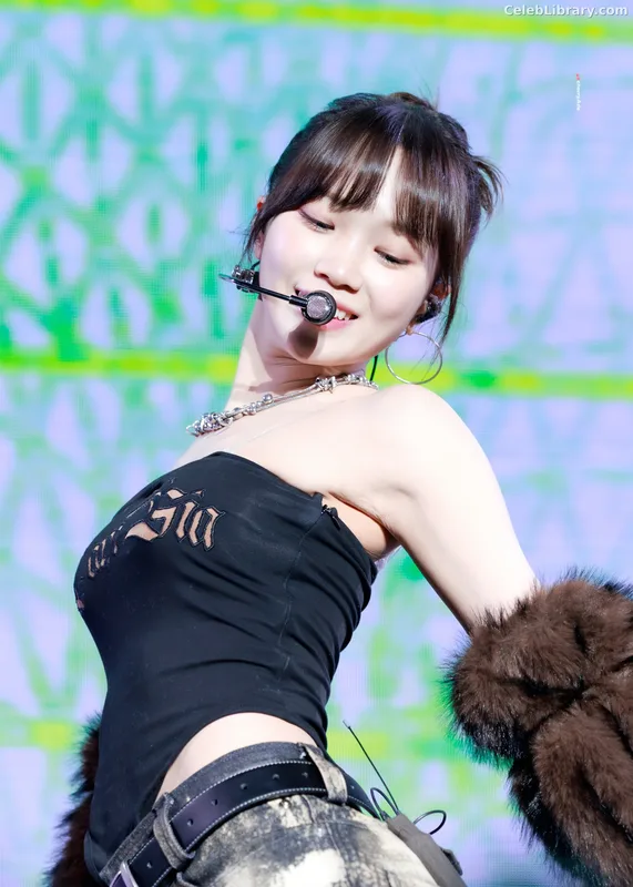Kim Chaewon 김채원 [Le Sserafim] photo 22 of 2310