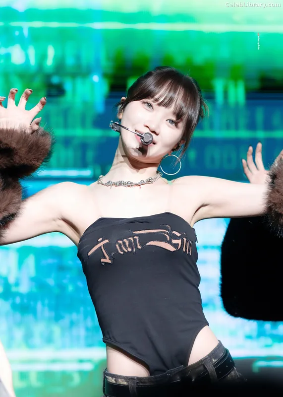 Kim Chaewon 김채원 [Le Sserafim] photo 23 of 2310