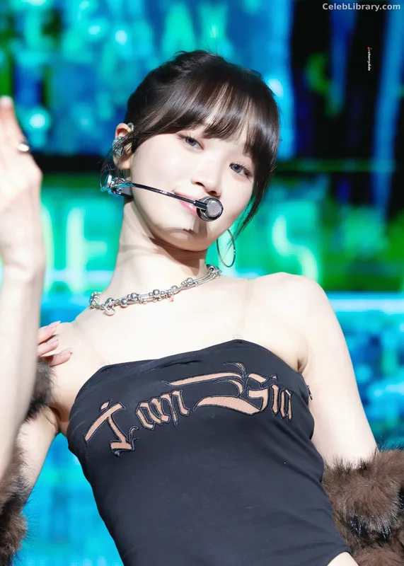 Kim Chaewon 김채원 [Le Sserafim] photo 10 of 2310