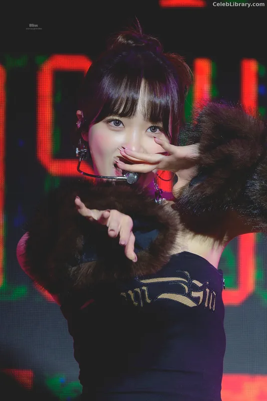 Kim Chaewon 김채원 [Le Sserafim] photo 14 of 2310