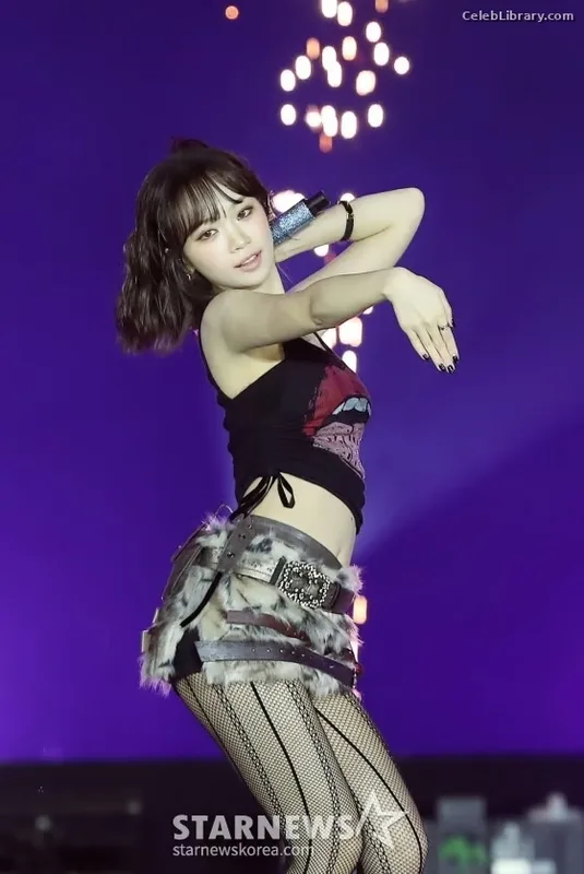 Kim Chaewon 김채원 [Le Sserafim] photo 24 of 2310