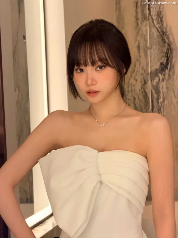 Kim Chaewon 김채원 [Le Sserafim] photo 8 of 2310