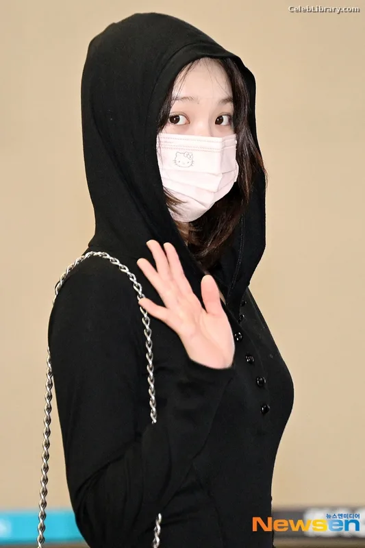 Kim Chaewon 김채원 [Le Sserafim] photo 4 of 2310
