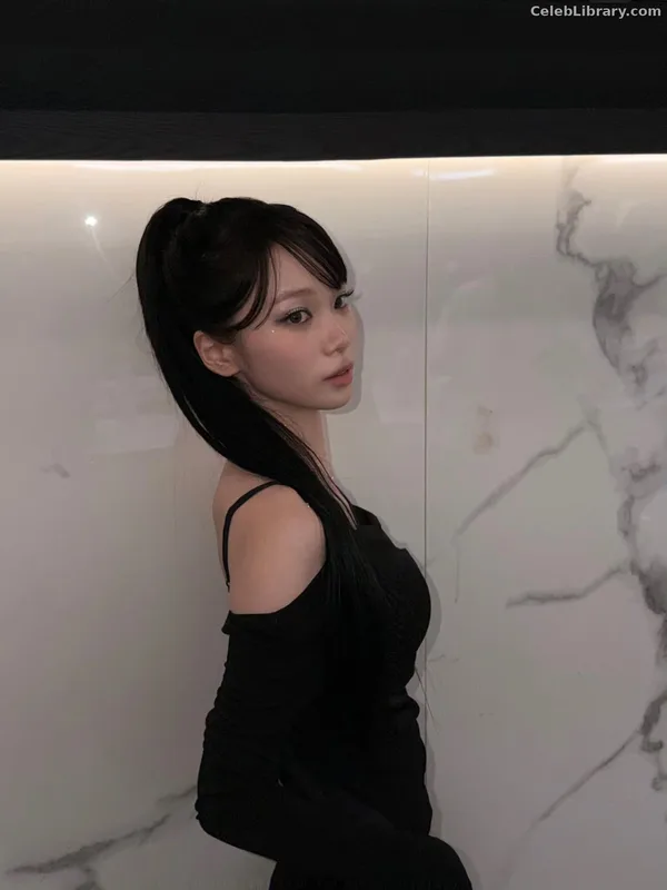 Kim Chaewon 김채원 [Le Sserafim] photo 7 of 2310