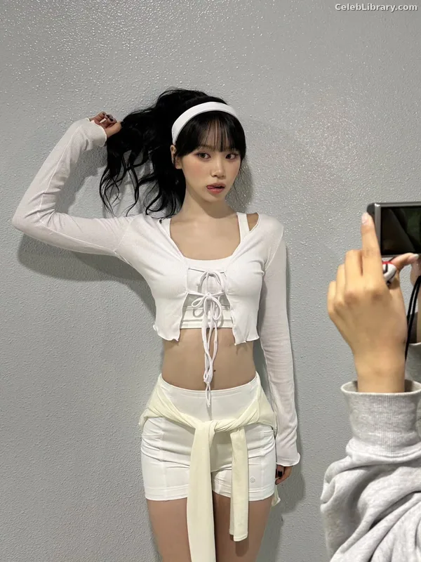 Kim Chaewon 김채원 [Le Sserafim] photo 8 of 2310