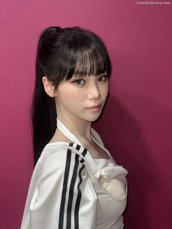 Kim Chaewon 김채원 [Le Sserafim] photo 12 of 2310