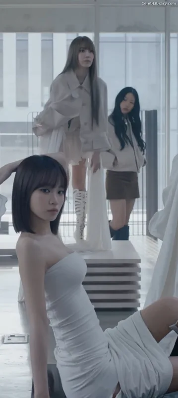Kim Chaewon 김채원 [Le Sserafim] photo 14 of 2310