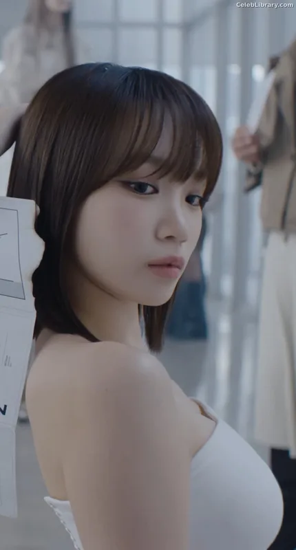 Kim Chaewon 김채원 [Le Sserafim] photo 16 of 2310
