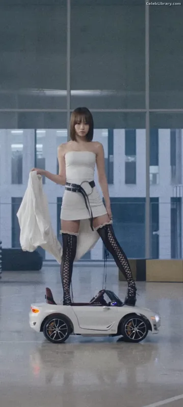 Kim Chaewon 김채원 [Le Sserafim] photo 20 of 2310