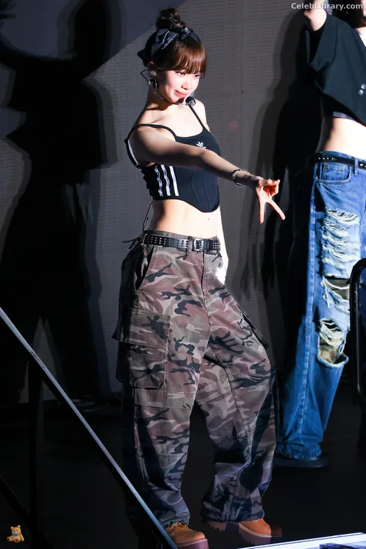 Kim Chaewon 김채원 [Le Sserafim] photo 4 of 2310