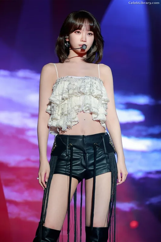 Kim Chaewon 김채원 [Le Sserafim] photo 7 of 2310