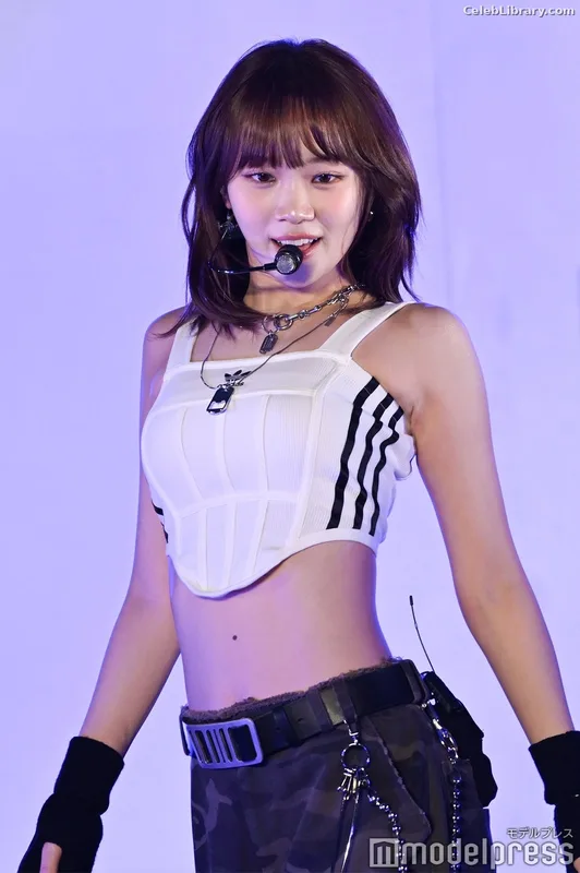 Kim Chaewon 김채원 [Le Sserafim] photo 18 of 2310