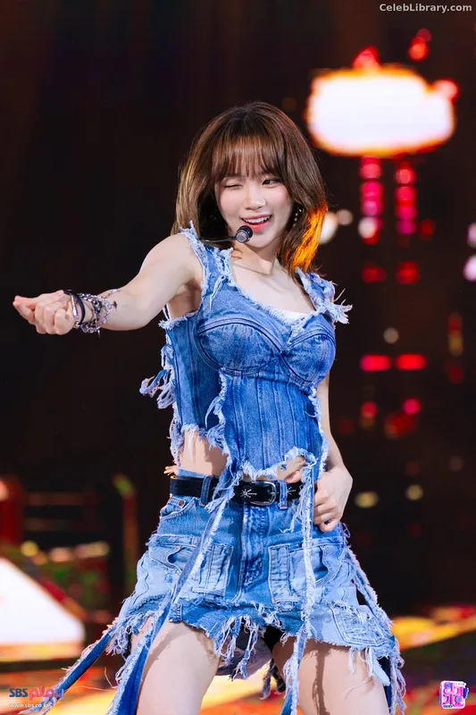 Kim Chaewon 김채원 [Le Sserafim] photo 19 of 2310