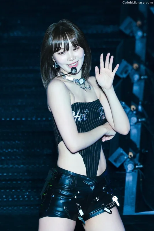 Kim Chaewon 김채원 [Le Sserafim] photo 12 of 2310