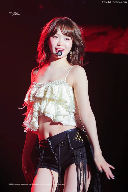 Kim Chaewon 김채원 [Le Sserafim] photo 14 of 2310