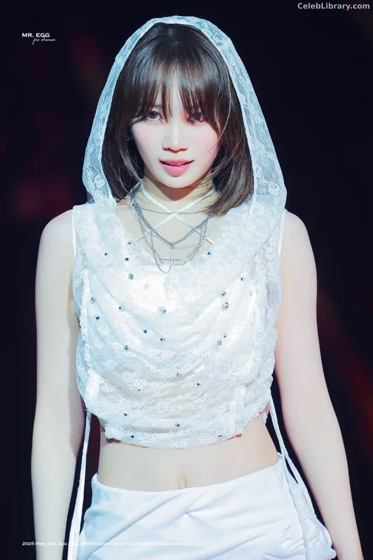Kim Chaewon 김채원 [Le Sserafim] photo 24 of 2310