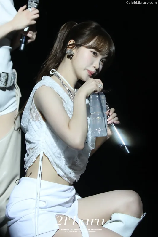 Kim Chaewon 김채원 [Le Sserafim] photo 4 of 2310