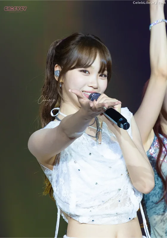 Kim Chaewon 김채원 [Le Sserafim] photo 6 of 2310