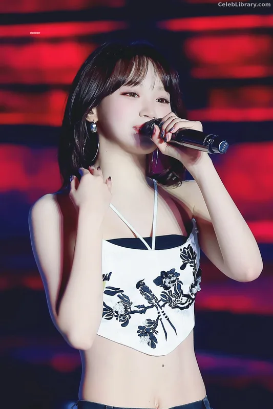 Kim Chaewon 김채원 [Le Sserafim] photo 21 of 2310