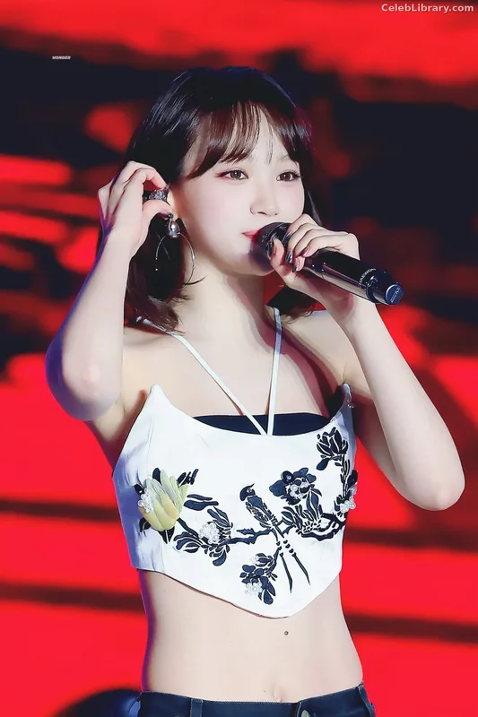 Kim Chaewon 김채원 [Le Sserafim] photo 22 of 2310