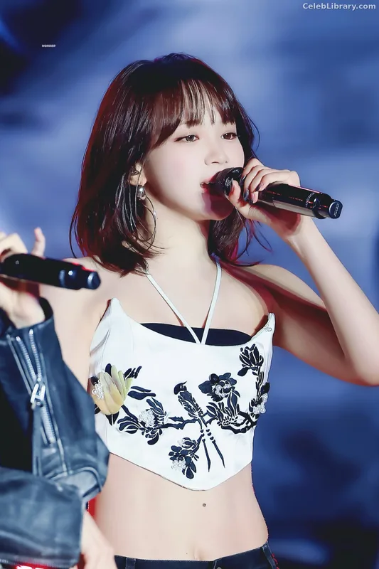 Kim Chaewon 김채원 [Le Sserafim] photo 23 of 2310