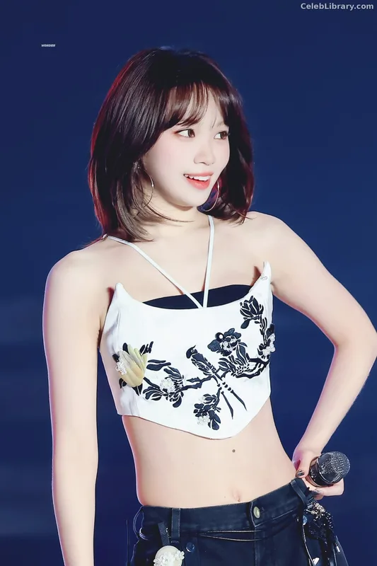 Kim Chaewon 김채원 [Le Sserafim] photo 24 of 2310