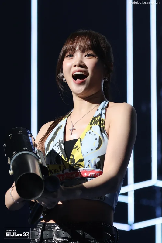 Kim Chaewon 김채원 [Le Sserafim] photo 15 of 2310