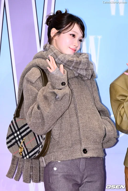 Kim Chaewon 김채원 [Le Sserafim] photo 9 of 2310