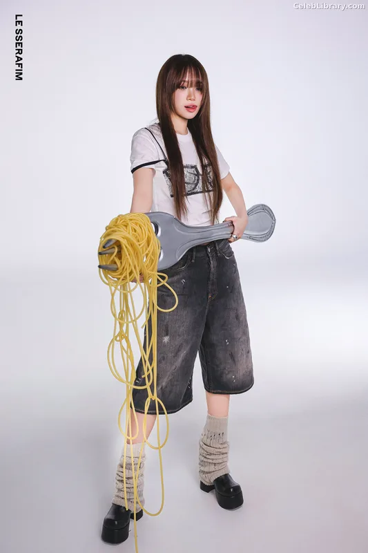 Kim Chaewon 김채원 [Le Sserafim] photo 13 of 2310