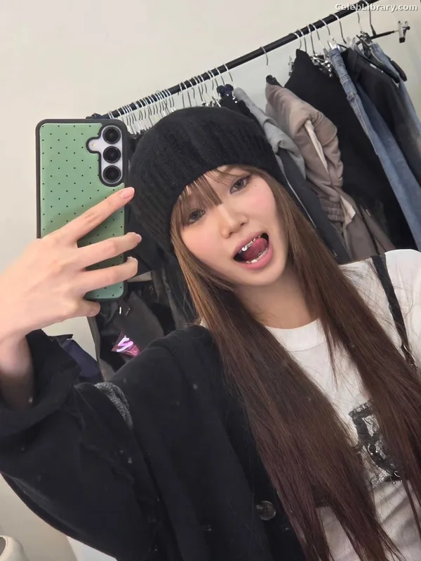 Kim Chaewon 김채원 [Le Sserafim] photo 2 of 2310