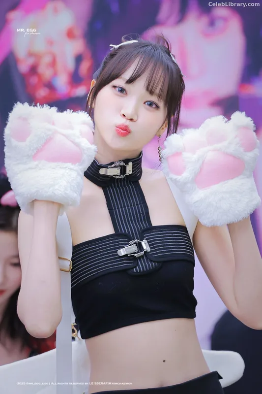 Kim Chaewon 김채원 [Le Sserafim] photo 13 of 2310