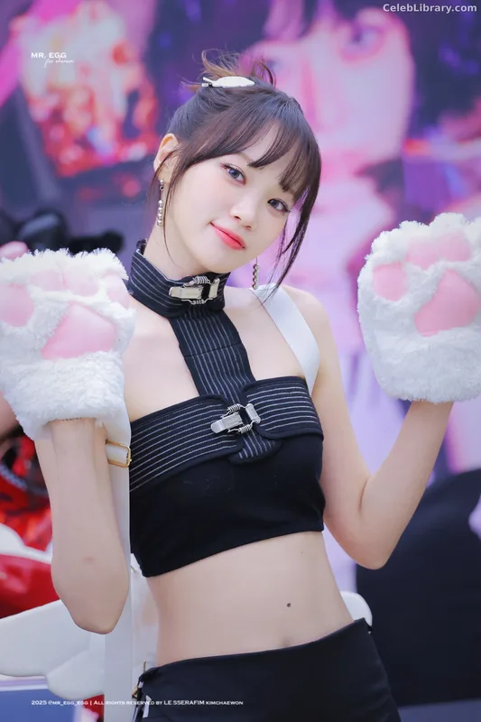 Kim Chaewon 김채원 [Le Sserafim] photo 15 of 2310