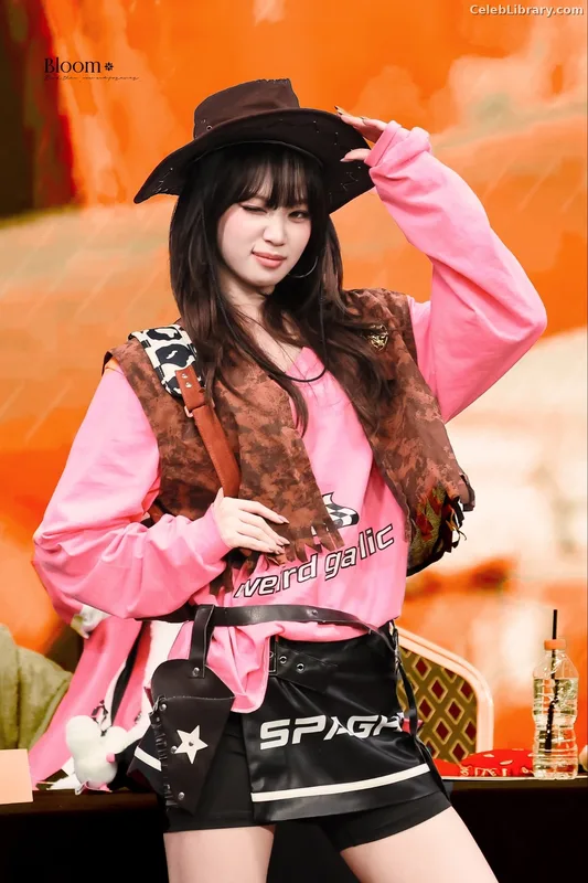 Kim Chaewon 김채원 [Le Sserafim] photo 1 of 2310