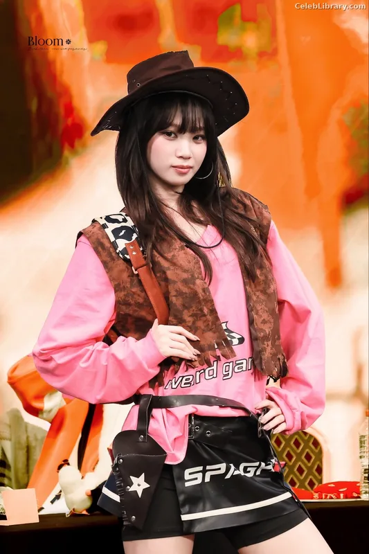 Kim Chaewon 김채원 [Le Sserafim] photo 2 of 2310