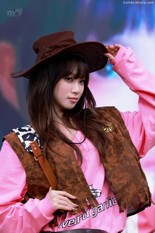 Kim Chaewon 김채원 [Le Sserafim] photo 3 of 2310