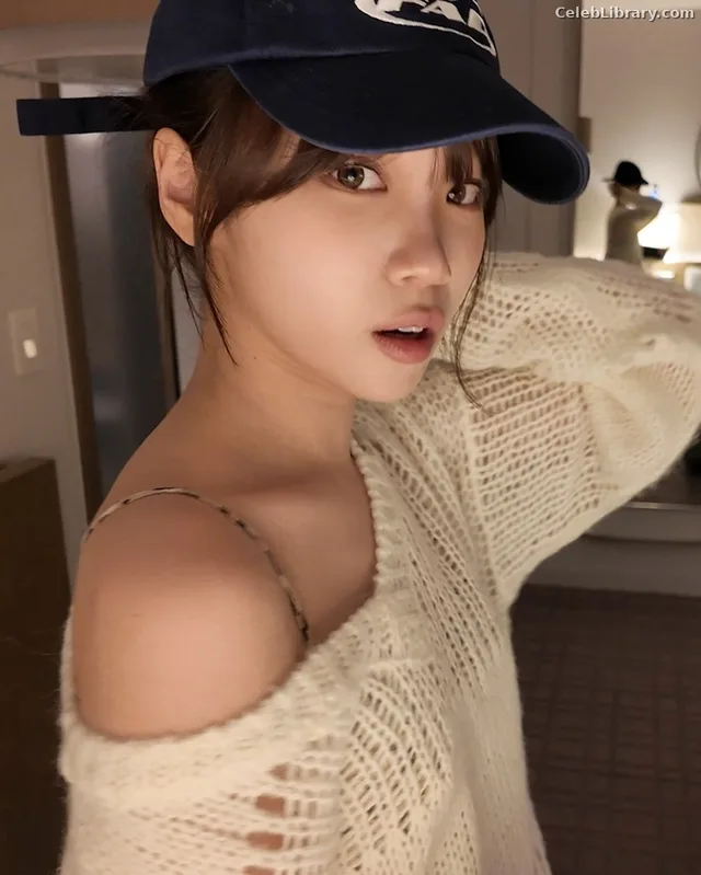 Kim Chaewon 김채원 [Le Sserafim] photo 12 of 2310