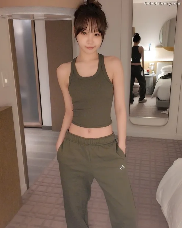 Kim Chaewon 김채원 [Le Sserafim] photo 16 of 2310
