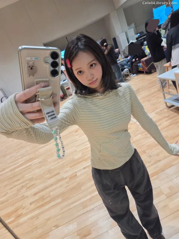 Kim Chaewon 김채원 [Le Sserafim] photo 18 of 2310
