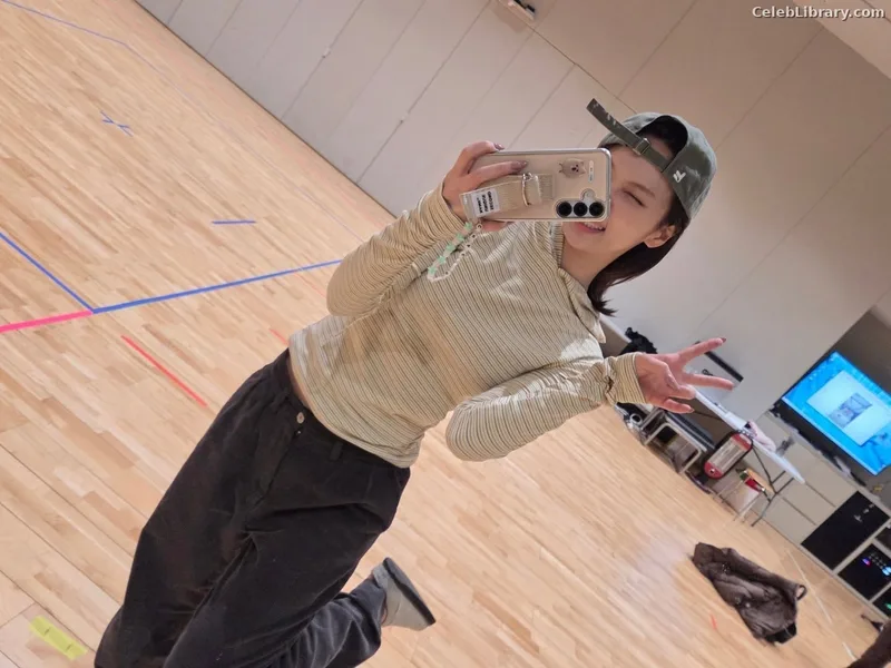 Kim Chaewon 김채원 [Le Sserafim] photo 21 of 2310