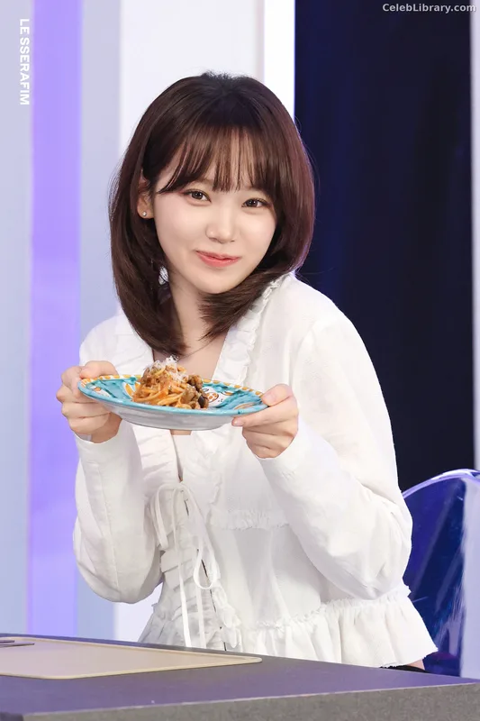 Kim Chaewon 김채원 [Le Sserafim] photo 14 of 2310