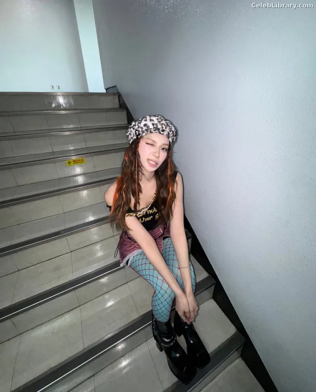 Kim Chaewon 김채원 [Le Sserafim] photo 17 of 2310